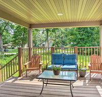 Cabin with Dock and Porch Across from Balsam Lake - Accommodation Los Angeles