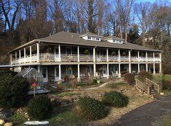 Calhoun House Inn & Suites