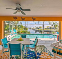 Canal-front Home with Pool - Near Fishermen's Village - Accommodation Los Angeles