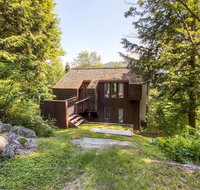 Cedar Rock Chalet - New Outdoor Hot Tub - 15 Min to Killington - Accommodation Los Angeles