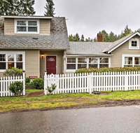 Central Indianola Home - Steps to Town and Dock - Accommodation Los Angeles