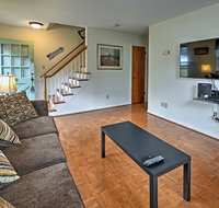 Chapel Hill Townhome with Pool - 5 Mins to UNC Campus - Accommodation Los Angeles