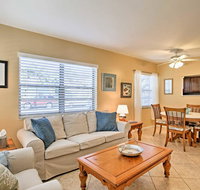 Charming 2BR Lake Worth Condo Steps from the Water - Accommodation Los Angeles