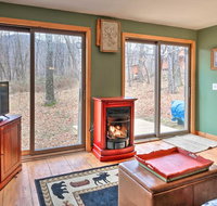 Charming Cottage with Porch In Johnsburg Township - Accommodation Los Angeles