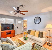 Charming Moore Retreat w/ Patio  8Mi to OKC - Accommodation Los Angeles