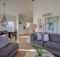 Chic 'Summer House Cottage' 2 Blocks to Ocean - Accommodation Los Angeles