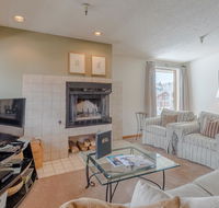 Christophe Condo with pool and Mt view - Accommodation Los Angeles