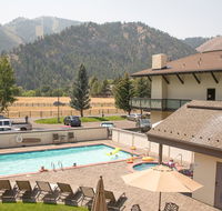 Christophe Condo with pool and Mt view - Accommodation Los Angeles