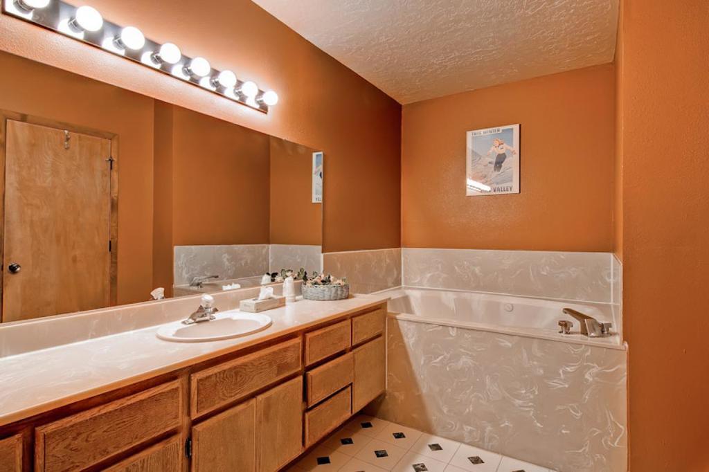 Christophe Condo With Pool And View Of Mt - thumb 1