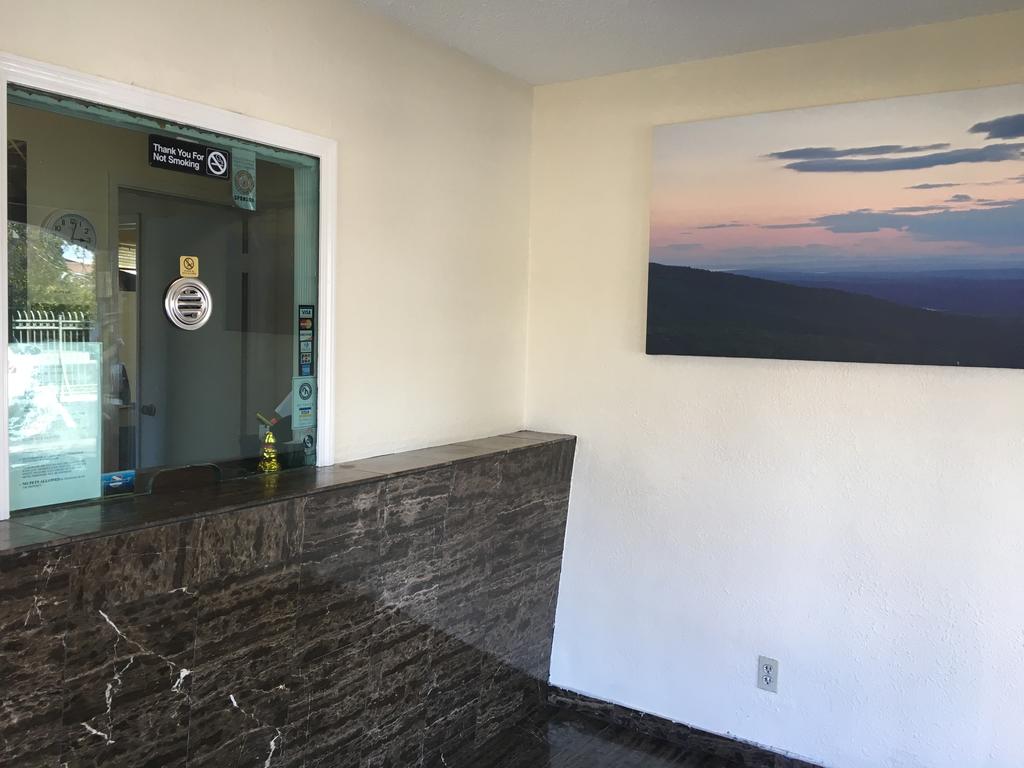 Civic Center Motel - thumb 1