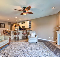 Classy Lakefront Condo with Balcony, Pool Access - Accommodation Los Angeles