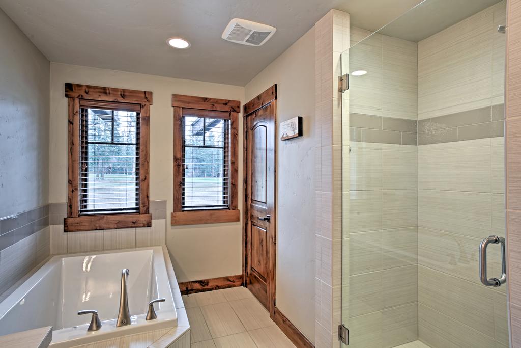 Cle Elum Home On Golf Course With Fire Pit & Hot Tub - thumb 0