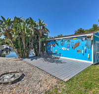Colorful Canalfront Home - Boat Dock Deck Kayaks - Accommodation Los Angeles