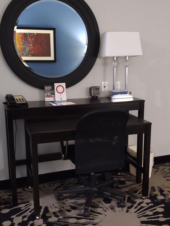 Comfort Suites Greenville - thumb 3