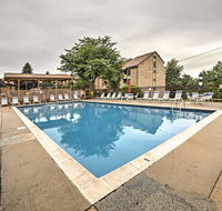 Condo with Golf Spa  Shuttle to Seven Springs - Accommodation Los Angeles