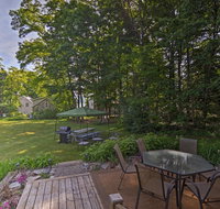 Cottage with Deck -400ft to Little Glen Lake - Accommodation Los Angeles