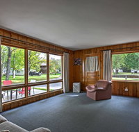 Cozy Alanson Cottage - Steps to Dock on Burt Lake - Accommodation Los Angeles
