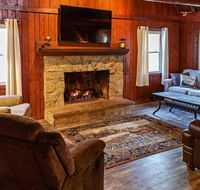 Cozy Cabin with Deck, Hot Tub & Pond by Hocking Hills - Accommodation Los Angeles