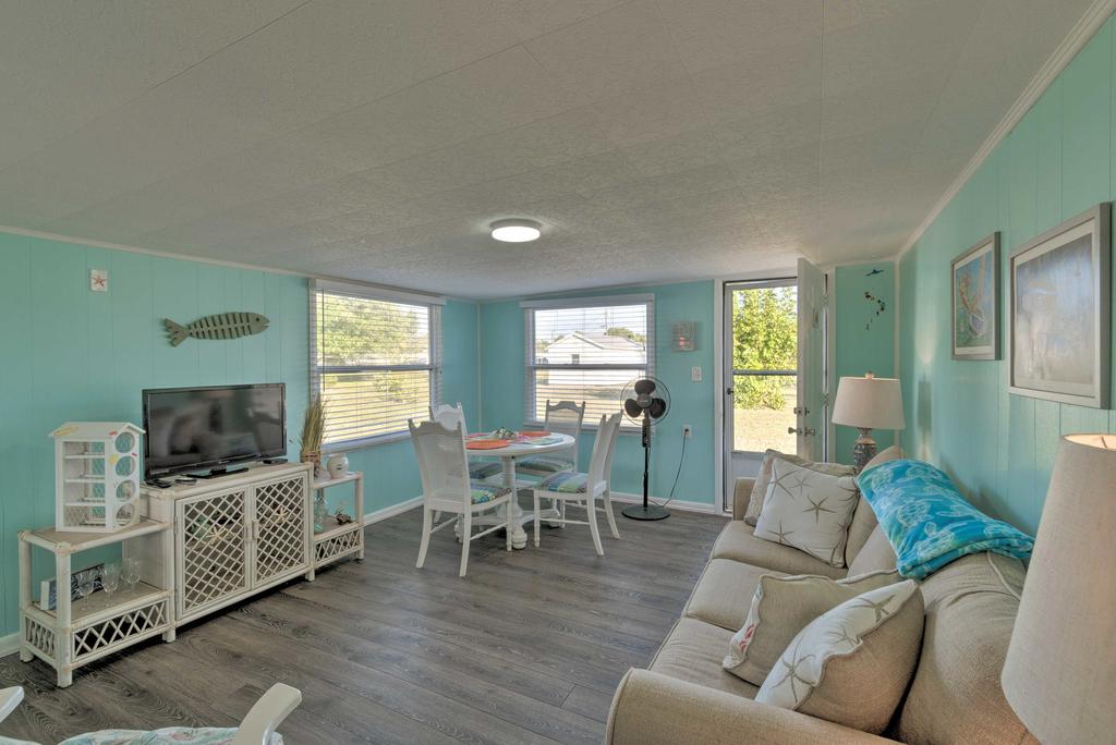 Cozy Coastal Haven 3.5 Mi To Englewood Beach - thumb 0