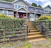 Cozy Condo with Patio, Walk to Burke Mountain! - Accommodation Los Angeles