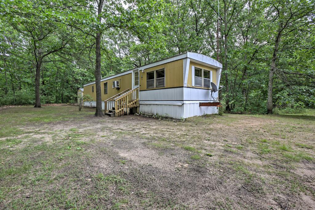 Cozy Fountain Cabin On 2 Wooded Acres By 3 Lakes! - thumb 0