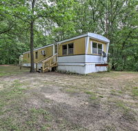 Cozy Fountain Cabin on 2 Wooded Acres by 3 Lakes! - Accommodation Los Angeles