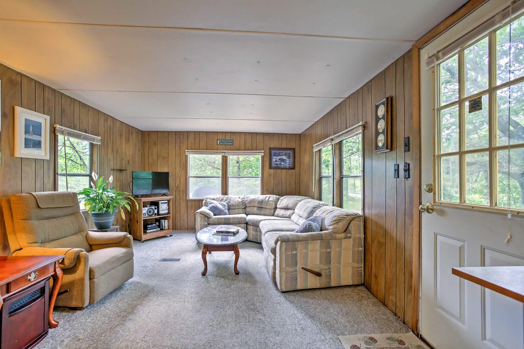 Cozy Fountain Cabin On 2 Wooded Acres By 3 Lakes! - thumb 3