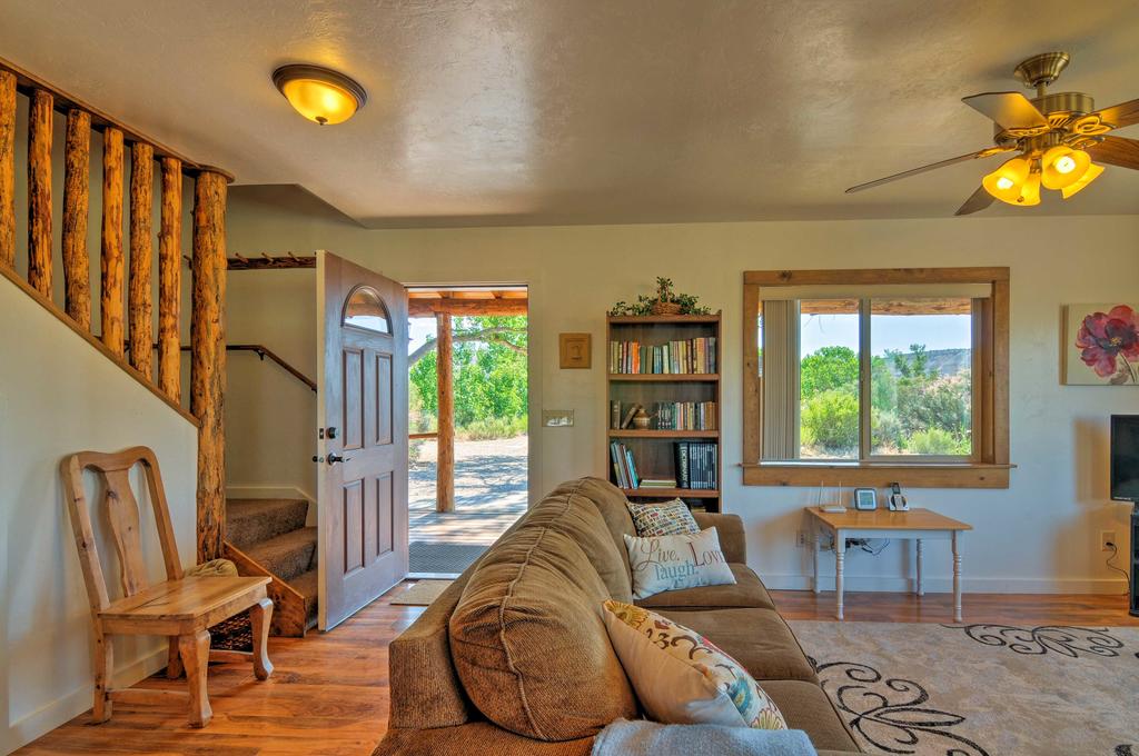 Cozy Henrieville Cabin With Porch Near Bryce Canyon! - thumb 3