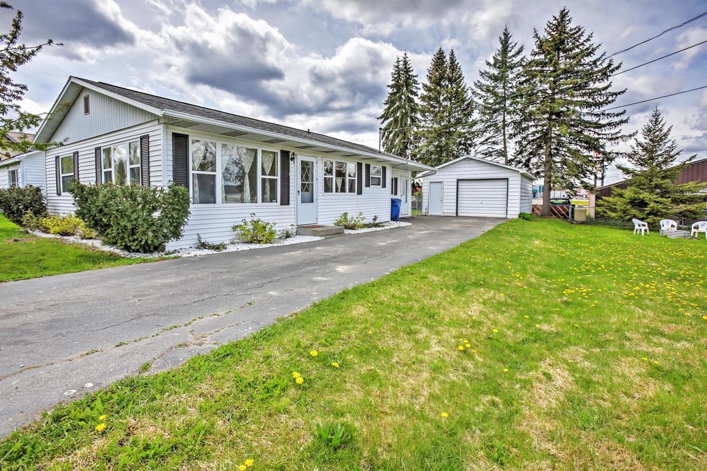 Cozy Houghton Lake Heights Cottage With Private Yard - thumb 2