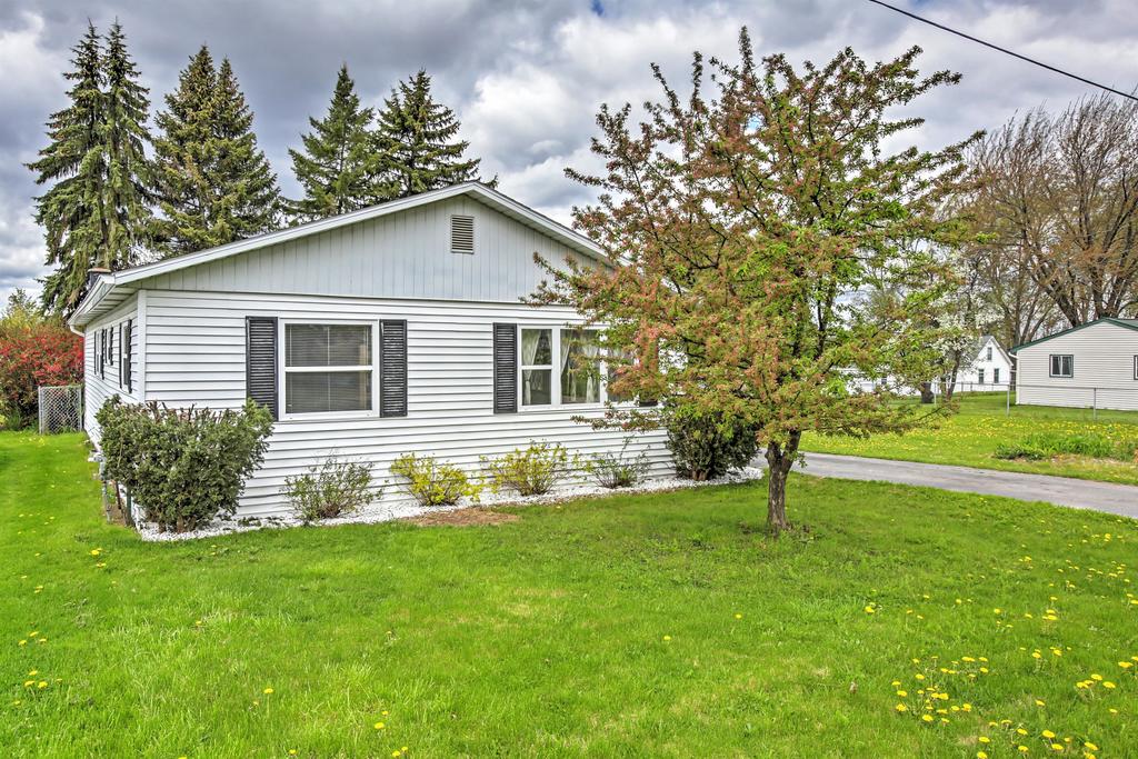 Cozy Houghton Lake Heights Cottage With Private Yard - thumb 1