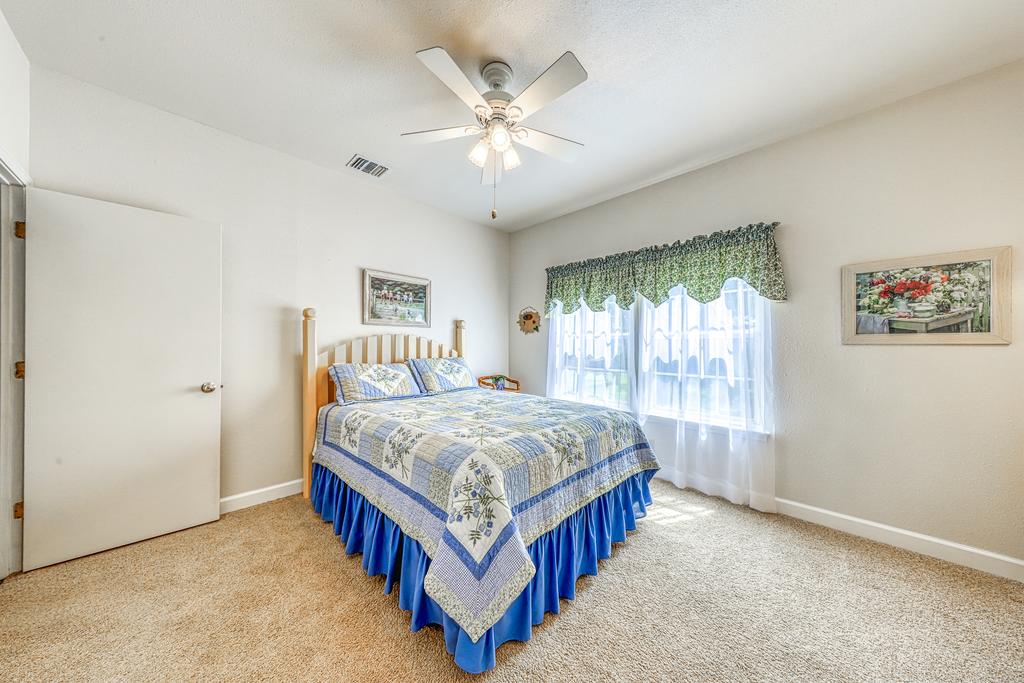 Cozy Retreat On Lake LBJ - 2 Bed 2 Bath Vacation Home In Burnet - thumb 1