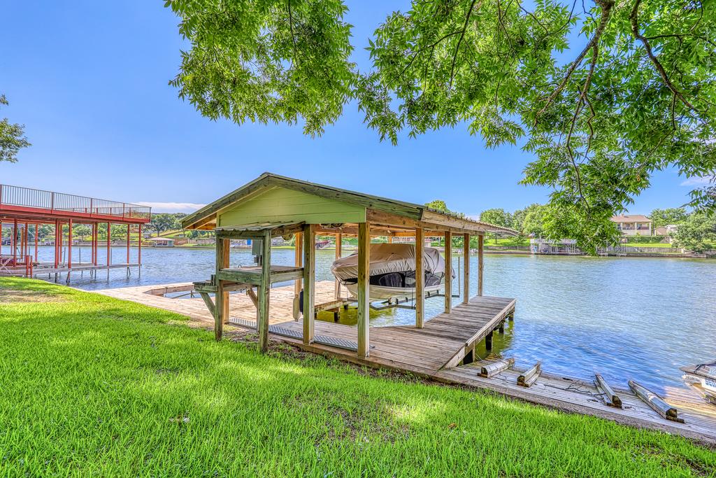 Cozy Retreat On Lake LBJ - 2 Bed 2 Bath Vacation Home In Burnet - thumb 3