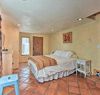 Cozy  Blue Adobe w/ Steam Room 2 Mi. from Taos! - Accommodation Los Angeles
