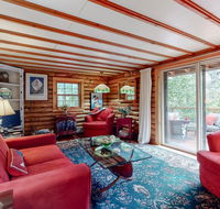 Crooked Pine - Accommodation Los Angeles