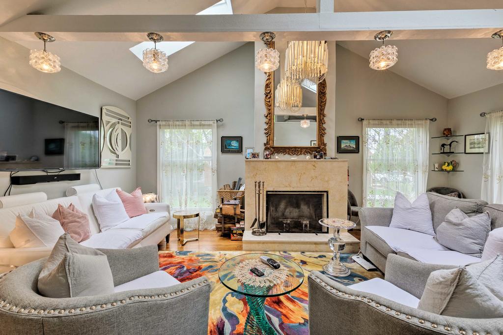 Cute East Hampton Cottage With Patio - Walk To Beach - thumb 3