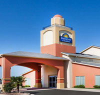 Days Inn  Suites by Wyndham Marquez - Accommodation Los Angeles