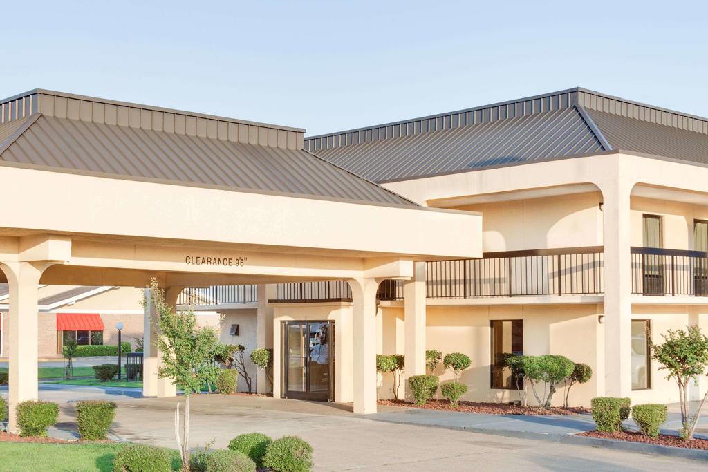 Days Inn By Wyndham Greenville MS - thumb 0