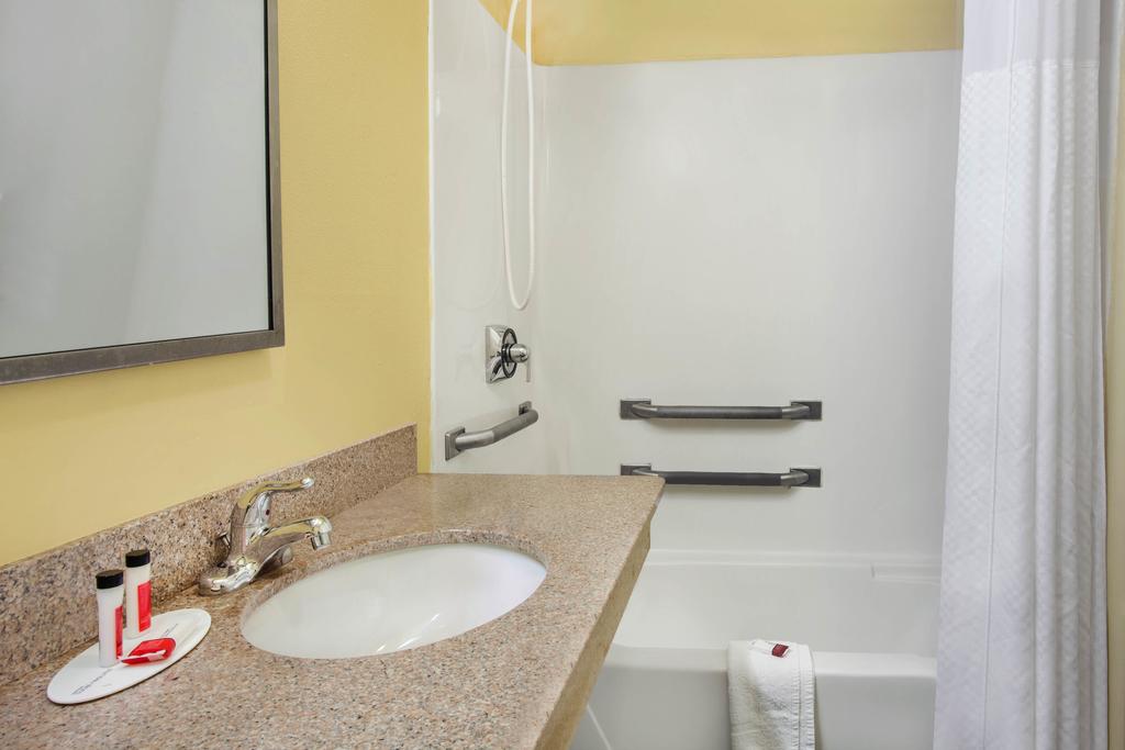 Days Inn By Wyndham Pensacola West - thumb 3