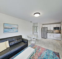 Deerfield Beach Retreat - Walk to Beach  Eateries apts - Accommodation Los Angeles