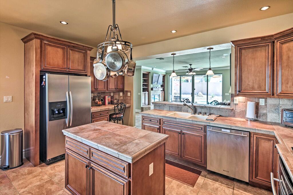 Desert Oasis W/ Pool  7Mi To Lake Havasu! - thumb 2