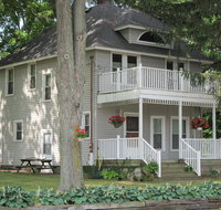 Devil's Lake Inn and Devil's Lake Inn Too - Accommodation Los Angeles