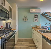 Downtown Saugatuck Condo, Near Oval Beach! - Accommodation Los Angeles