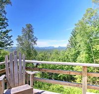 East Burke House - 2 Mins to Kingdom Bike Trails! - Accommodation Los Angeles