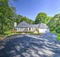 East Falmouth House - 4 Mi to Menauhant Beach! - Accommodation Los Angeles