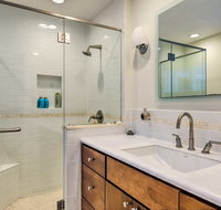East Hampton Luxury - Home with Upscale Pool and Marina - Accommodation Los Angeles