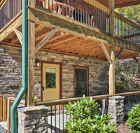 Elk Path Cabin with Hot Tub and Deck-15 Mi to Asheville - Accommodation Los Angeles