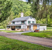 Emporium Colonial Home with Large Yard and Gazebo! - Accommodation Los Angeles