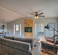 Escalante Home with Hot Tub - Near Nat'l Parks! - Accommodation Los Angeles