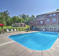 Family Cabin with Seasonal Pool on Cherokee Lake - Accommodation Los Angeles