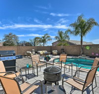 Family Home with Hot Tub on Johnson Ranch Golf Course - Accommodation Los Angeles